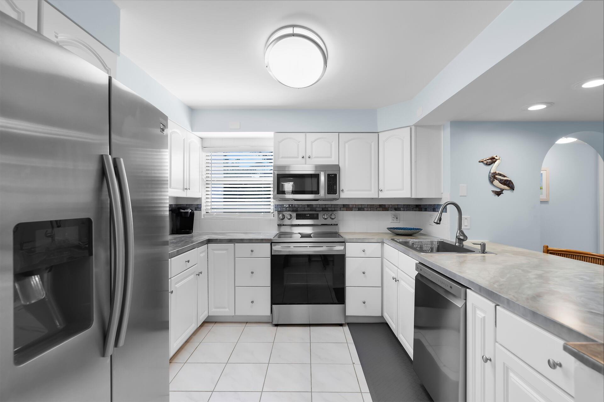 Faro Blanco - Residential