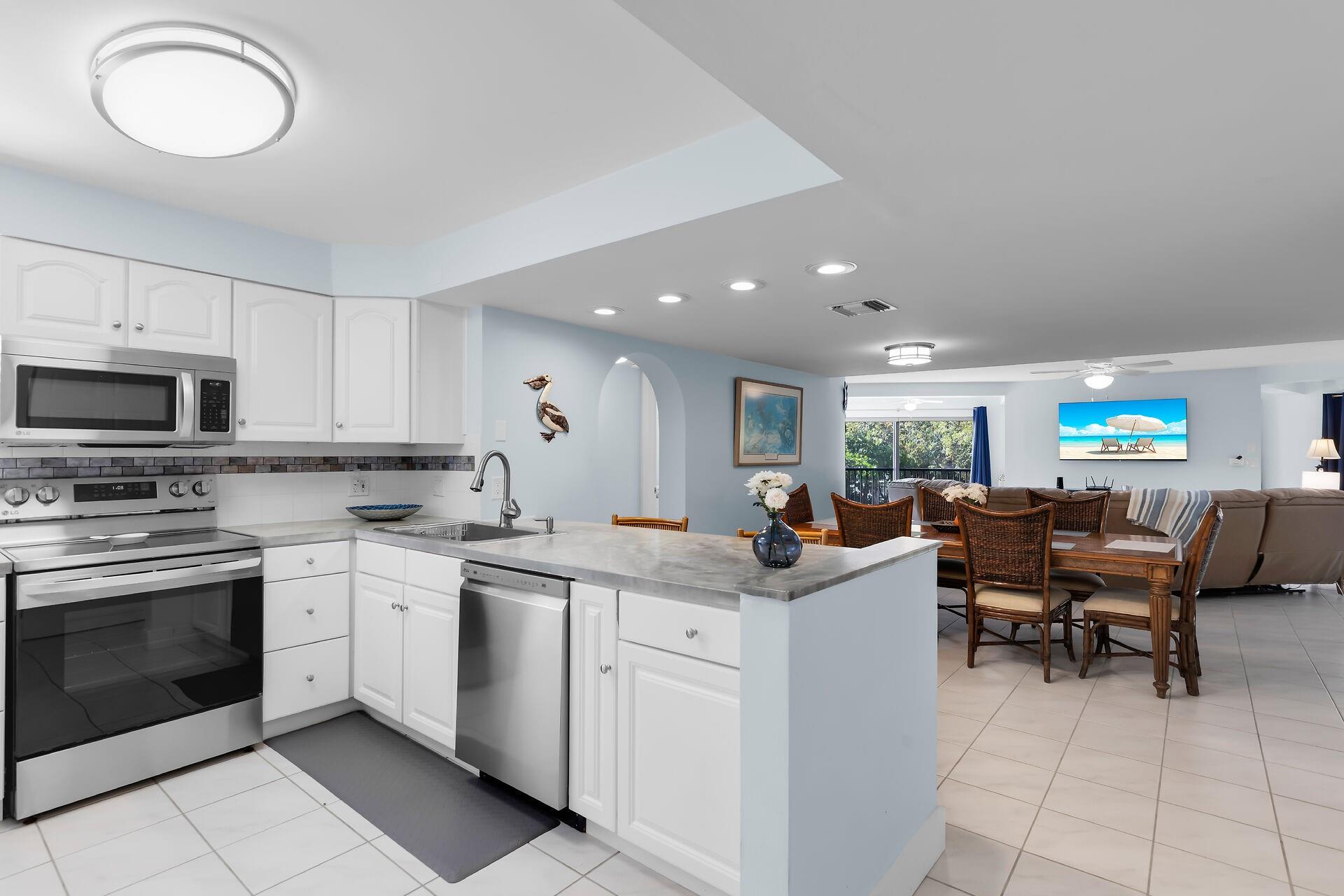 Faro Blanco - Residential