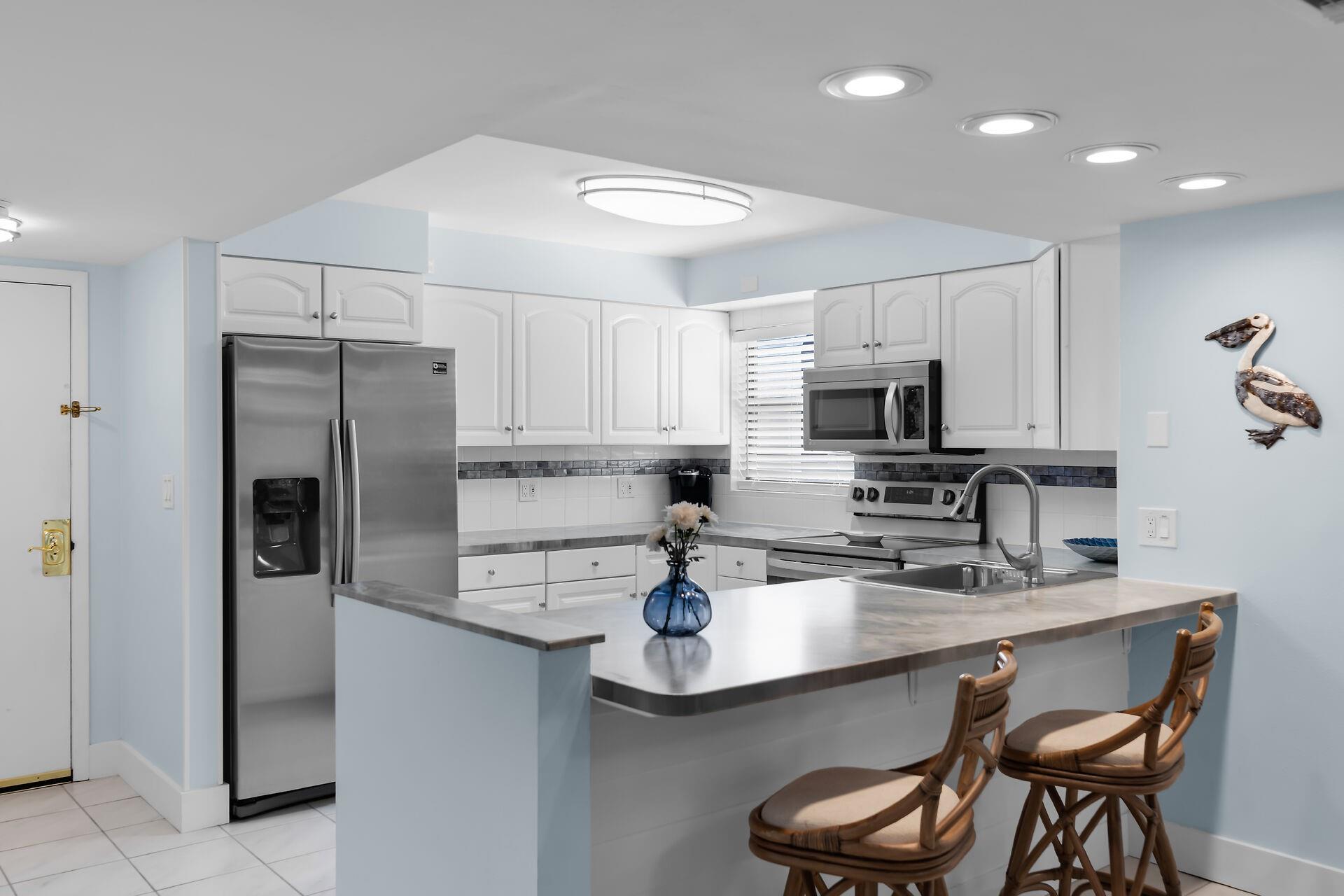 Faro Blanco - Residential