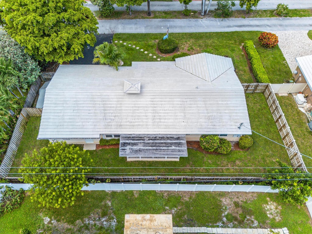 Photo of 2750 SE 3rd Street, Pompano Beach, FL 33062 (MLS # B26059717)