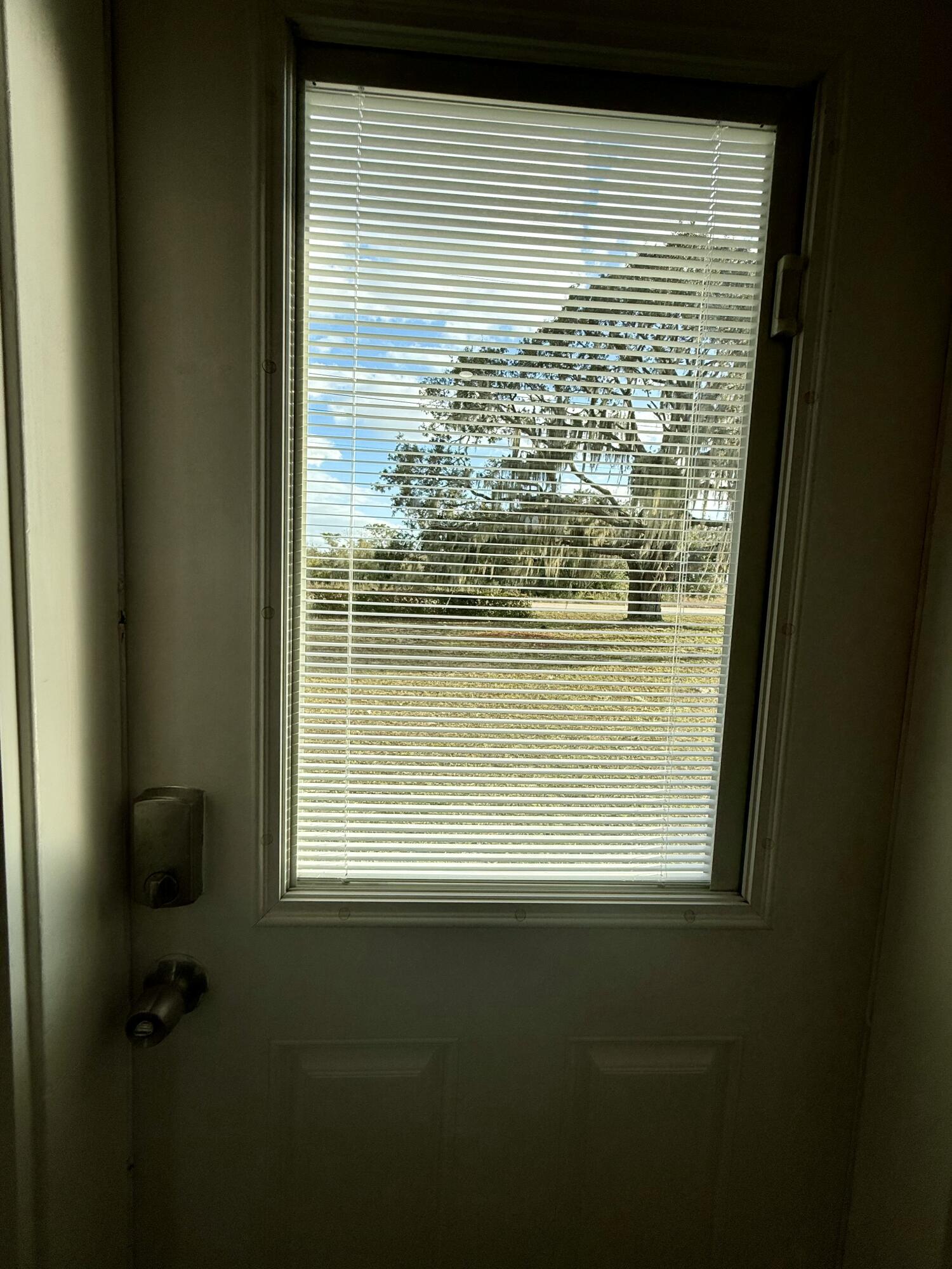 E 100 FT OF W 200 FT OF SW1/4 OF SW 1/4 OF SW 1/41 - Residential