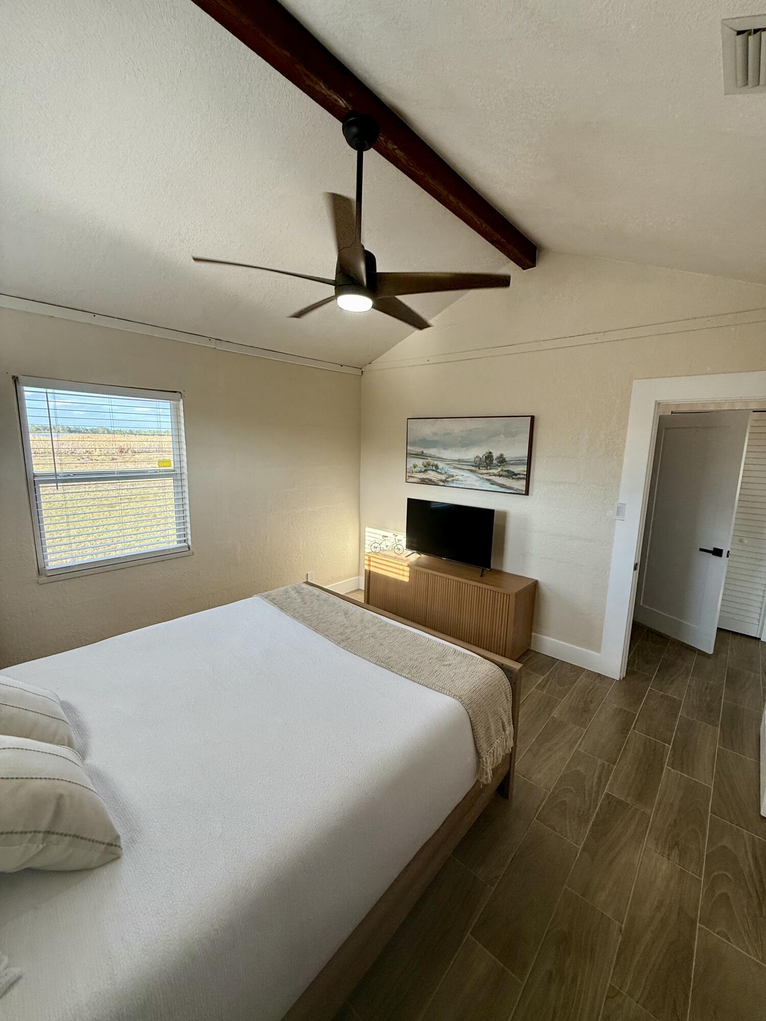 E 100 FT OF W 200 FT OF SW1/4 OF SW 1/4 OF SW 1/41 - Residential