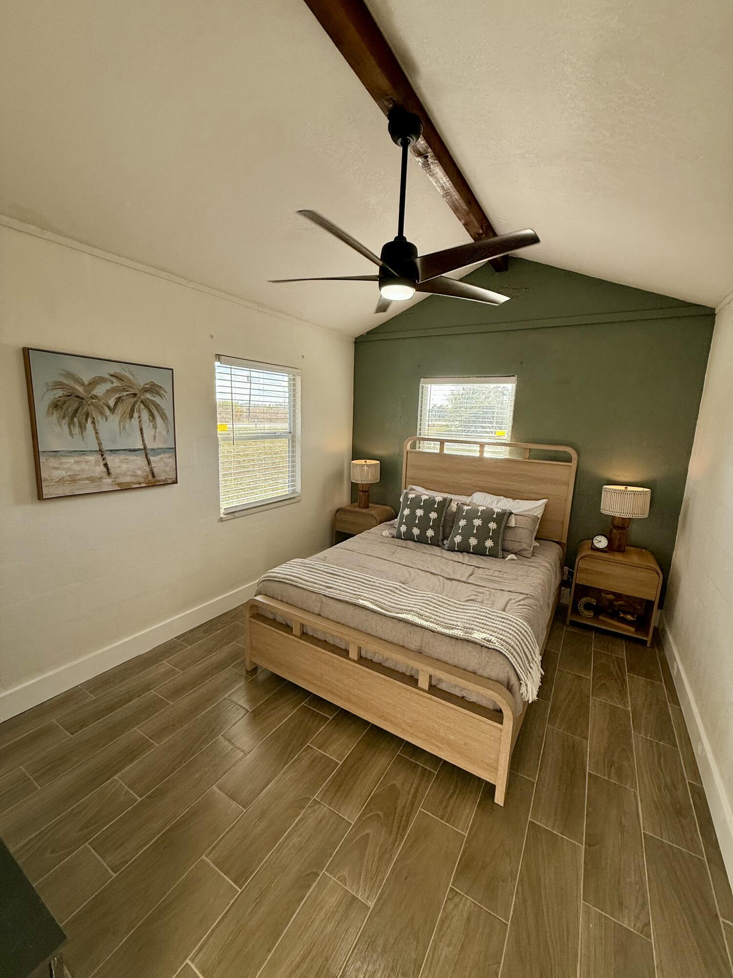 E 100 FT OF W 200 FT OF SW1/4 OF SW 1/4 OF SW 1/41 - Residential