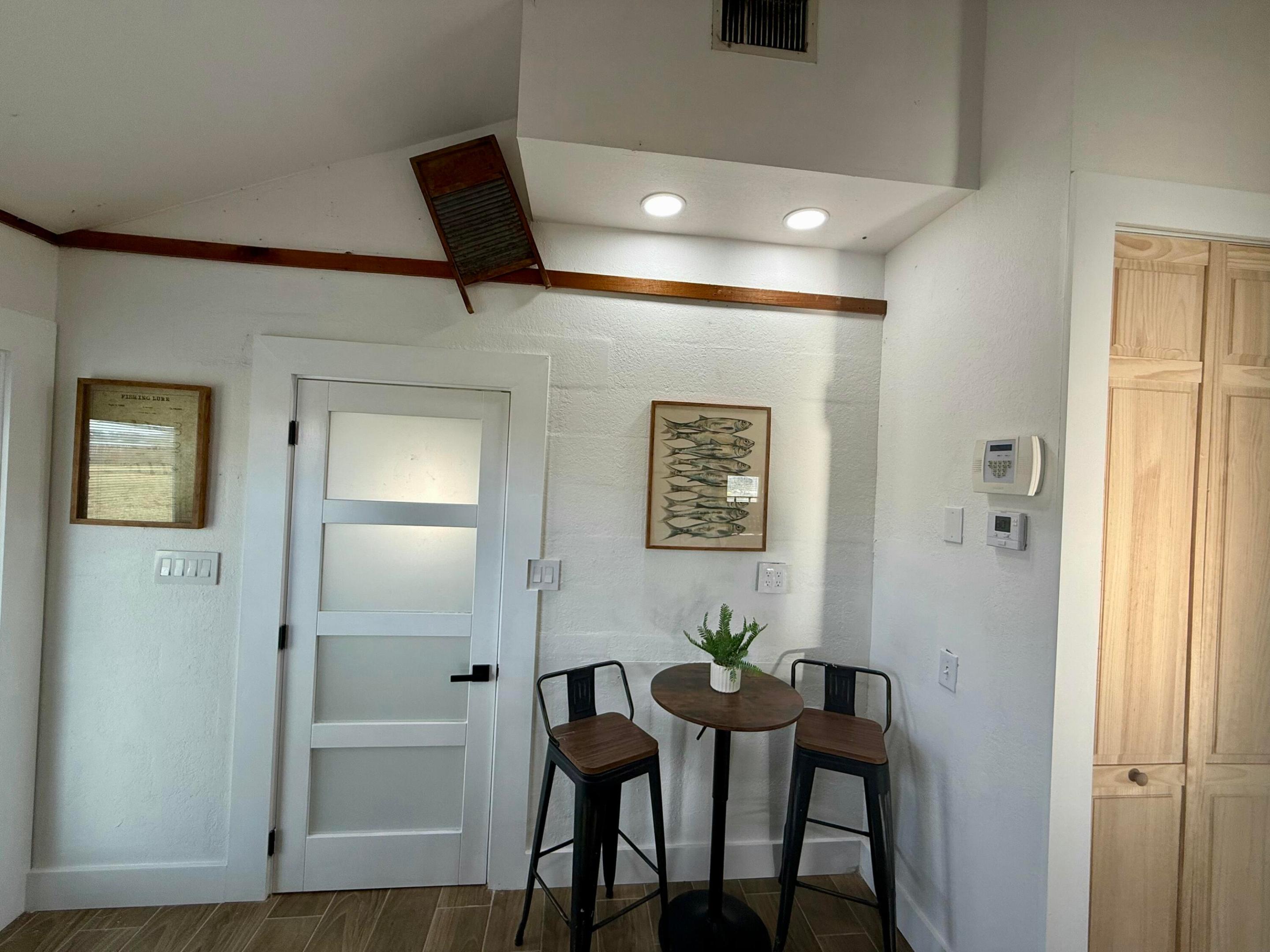 E 100 FT OF W 200 FT OF SW1/4 OF SW 1/4 OF SW 1/41 - Residential