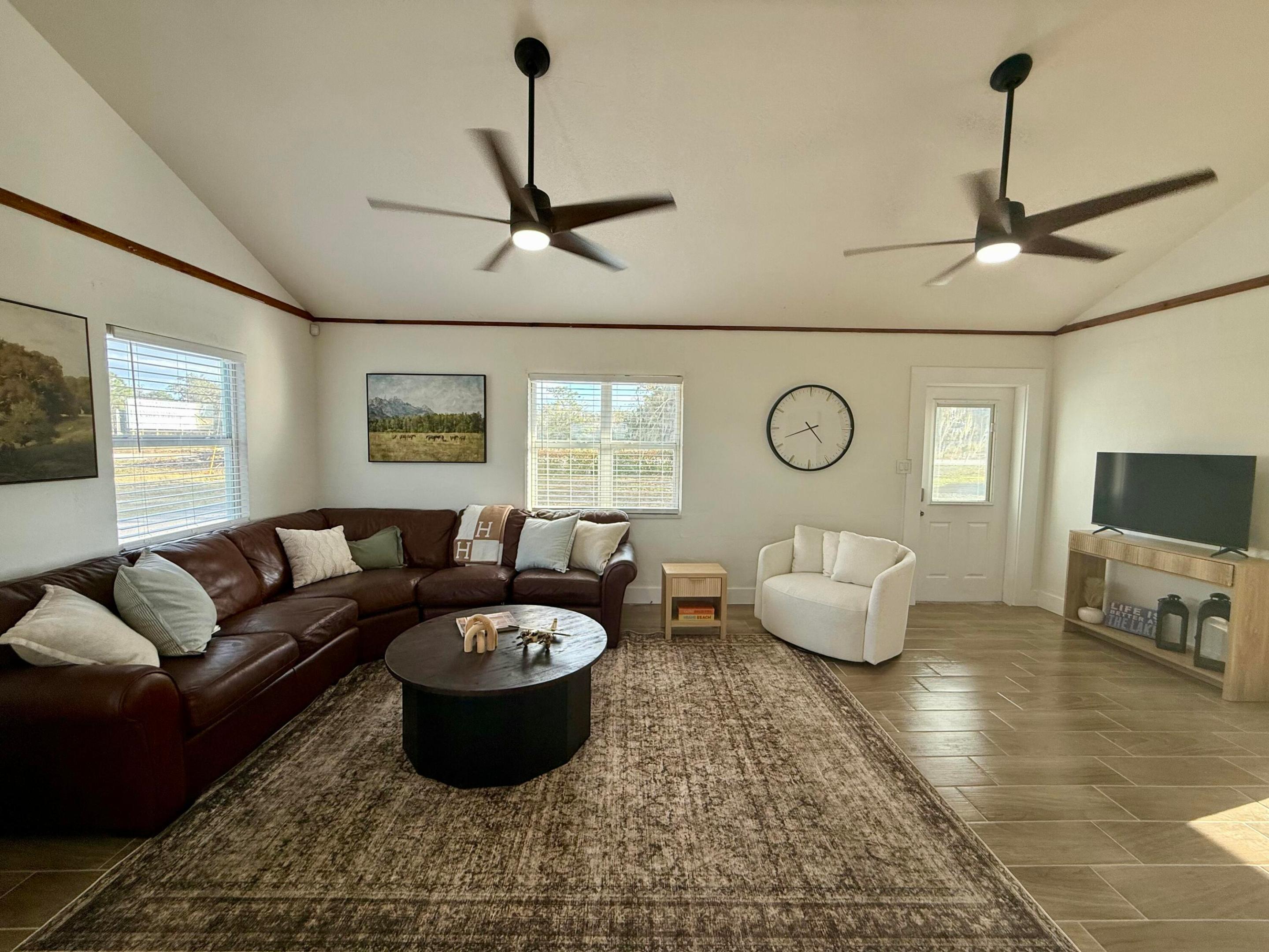 E 100 FT OF W 200 FT OF SW1/4 OF SW 1/4 OF SW 1/41 - Residential