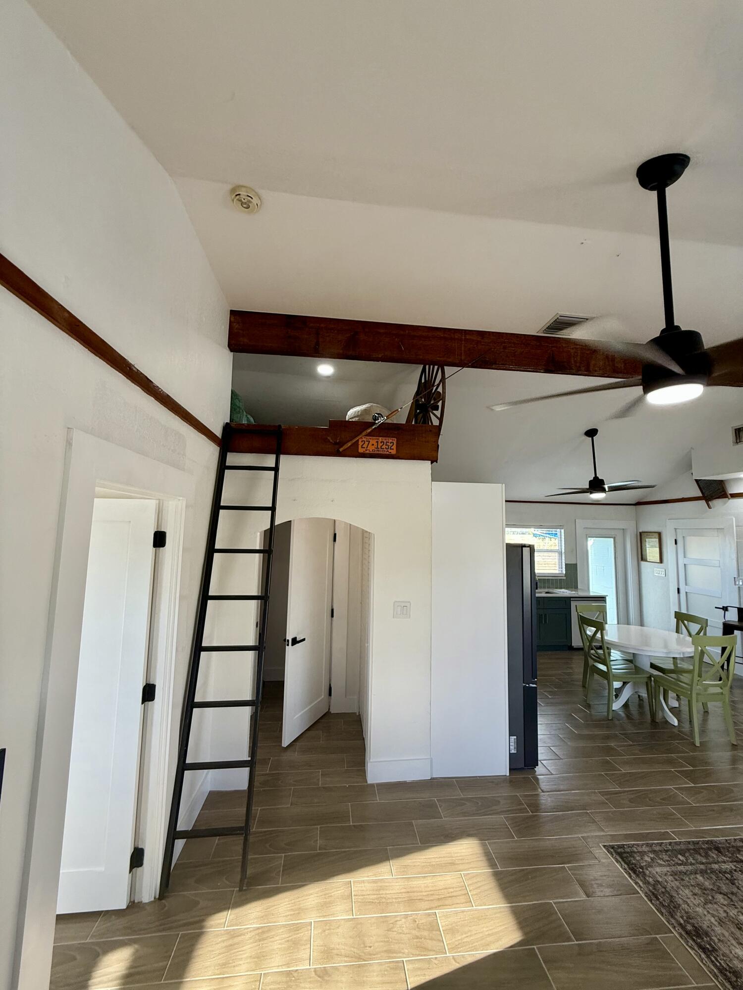 E 100 FT OF W 200 FT OF SW1/4 OF SW 1/4 OF SW 1/41 - Residential