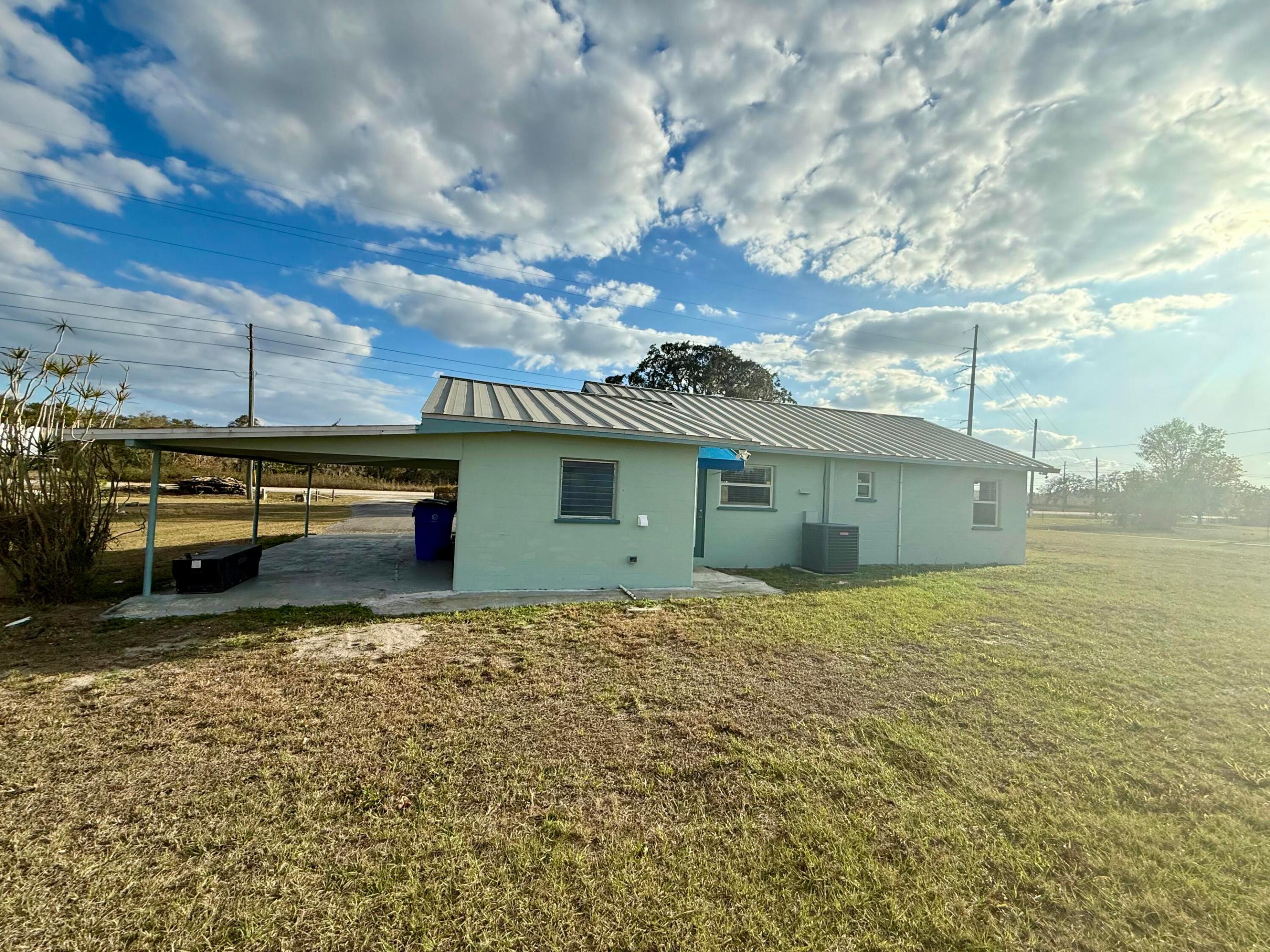 E 100 FT OF W 200 FT OF SW1/4 OF SW 1/4 OF SW 1/41 - Residential