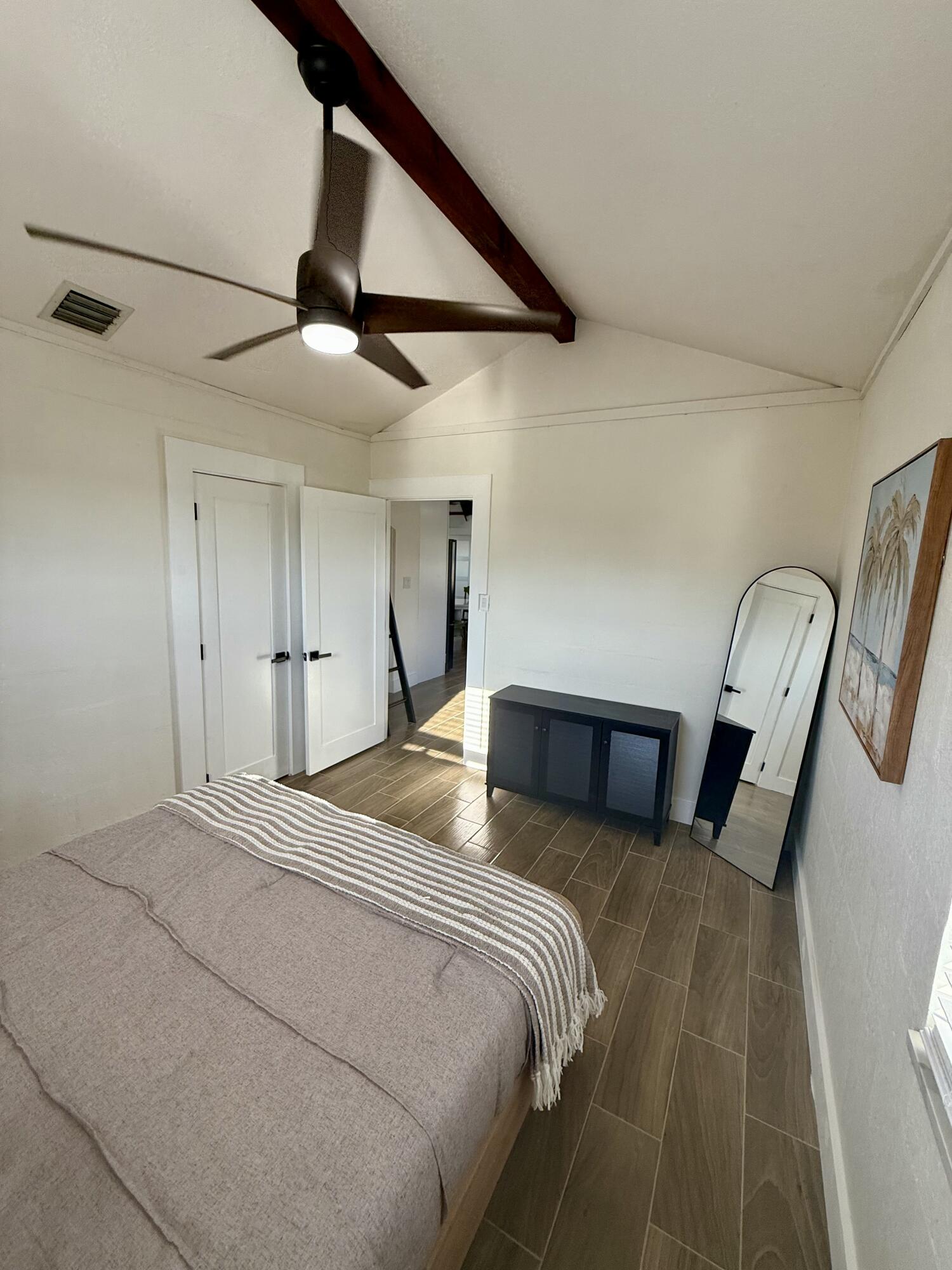 E 100 FT OF W 200 FT OF SW1/4 OF SW 1/4 OF SW 1/41 - Residential