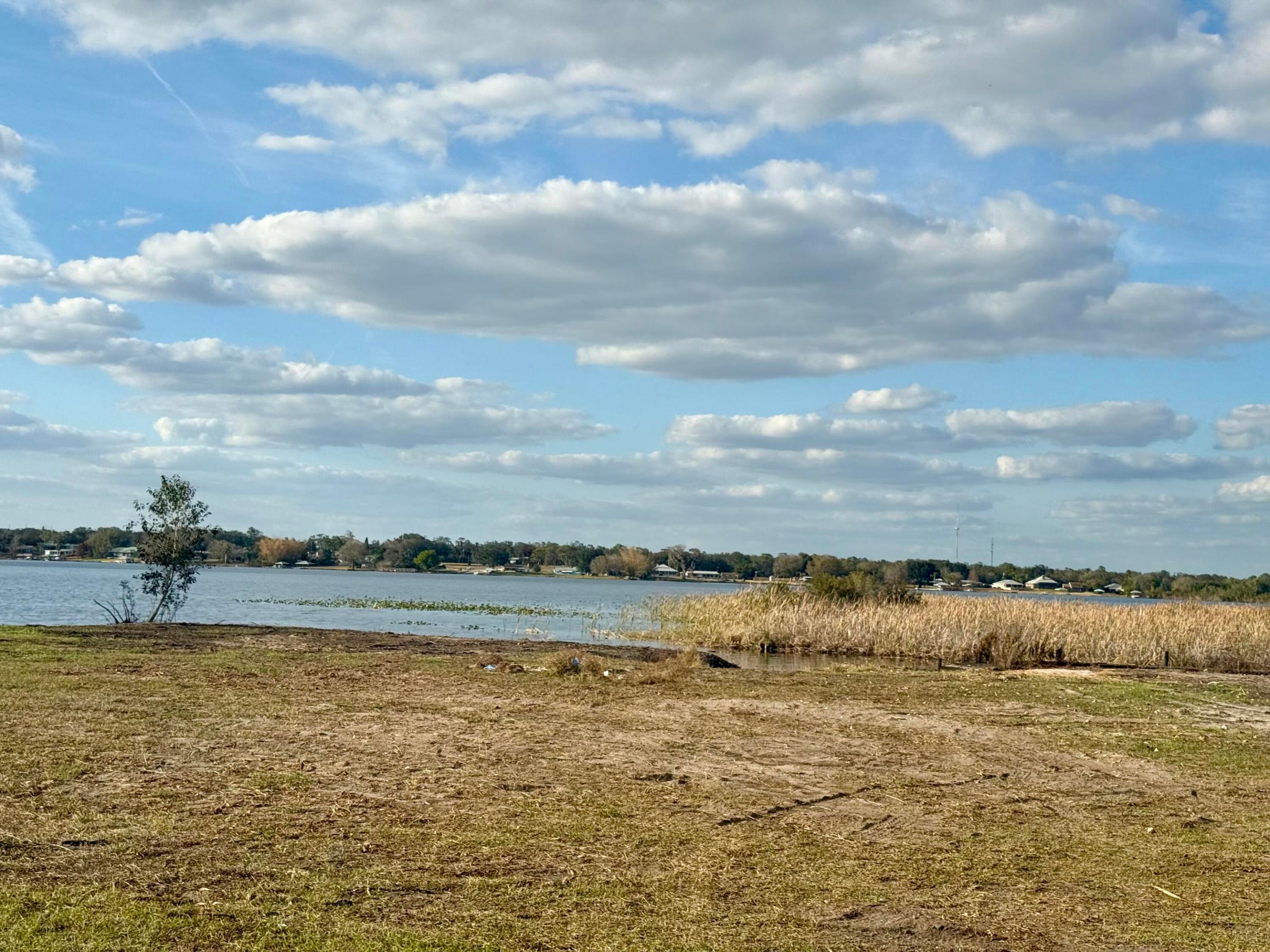 E 100 FT OF W 200 FT OF SW1/4 OF SW 1/4 OF SW 1/41 - Residential