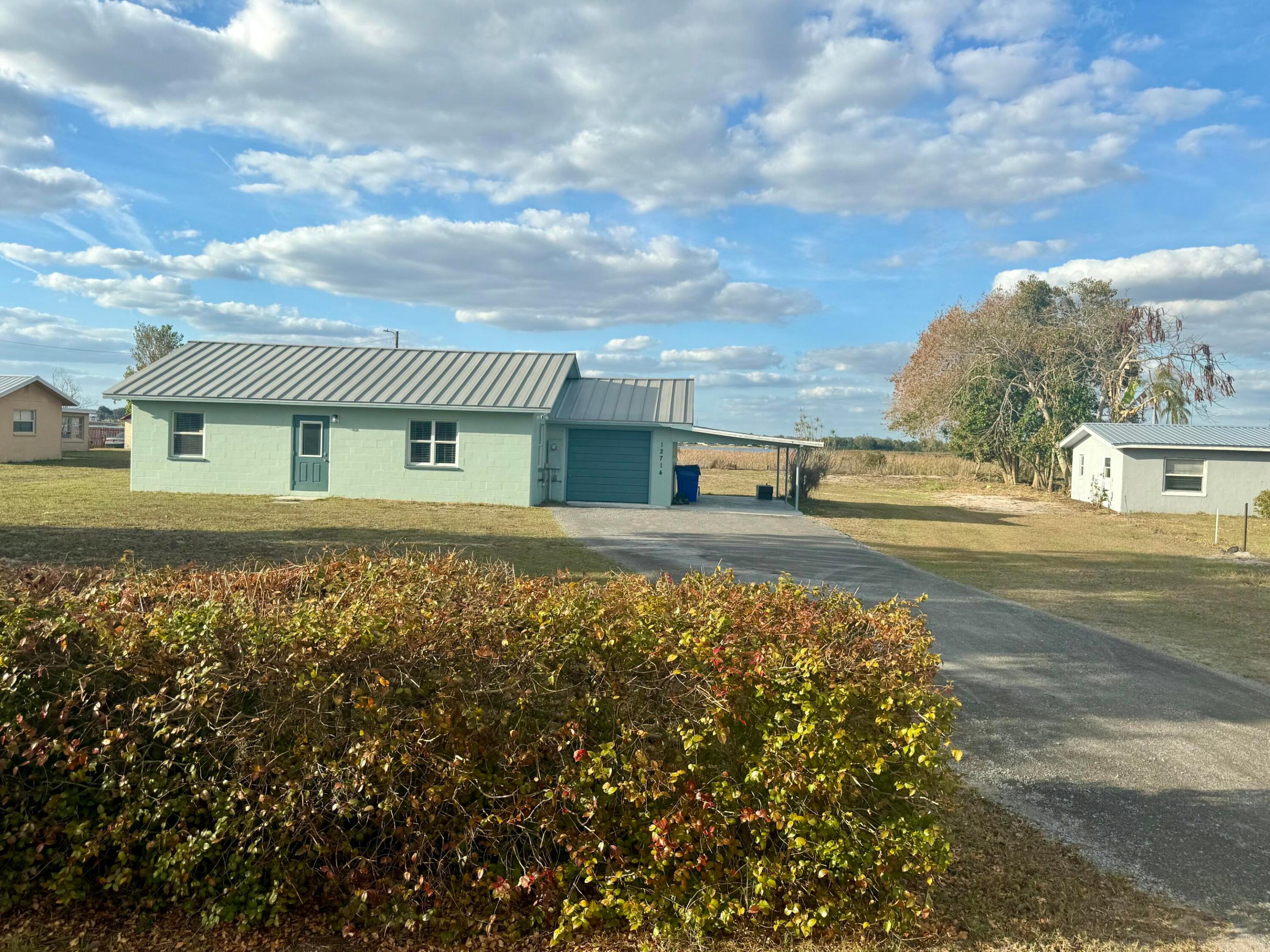 E 100 FT OF W 200 FT OF SW1/4 OF SW 1/4 OF SW 1/41 - Residential