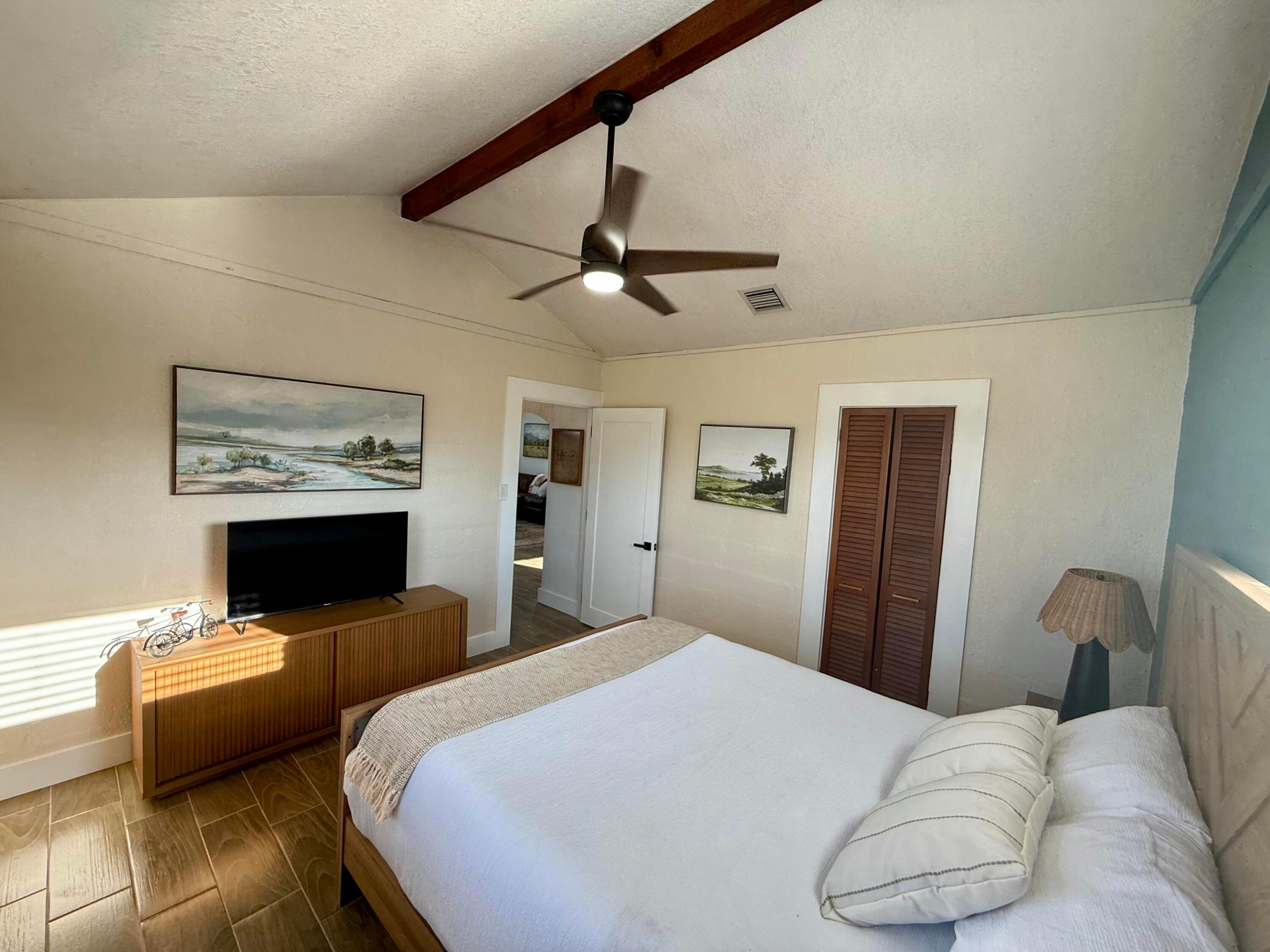 E 100 FT OF W 200 FT OF SW1/4 OF SW 1/4 OF SW 1/41 - Residential