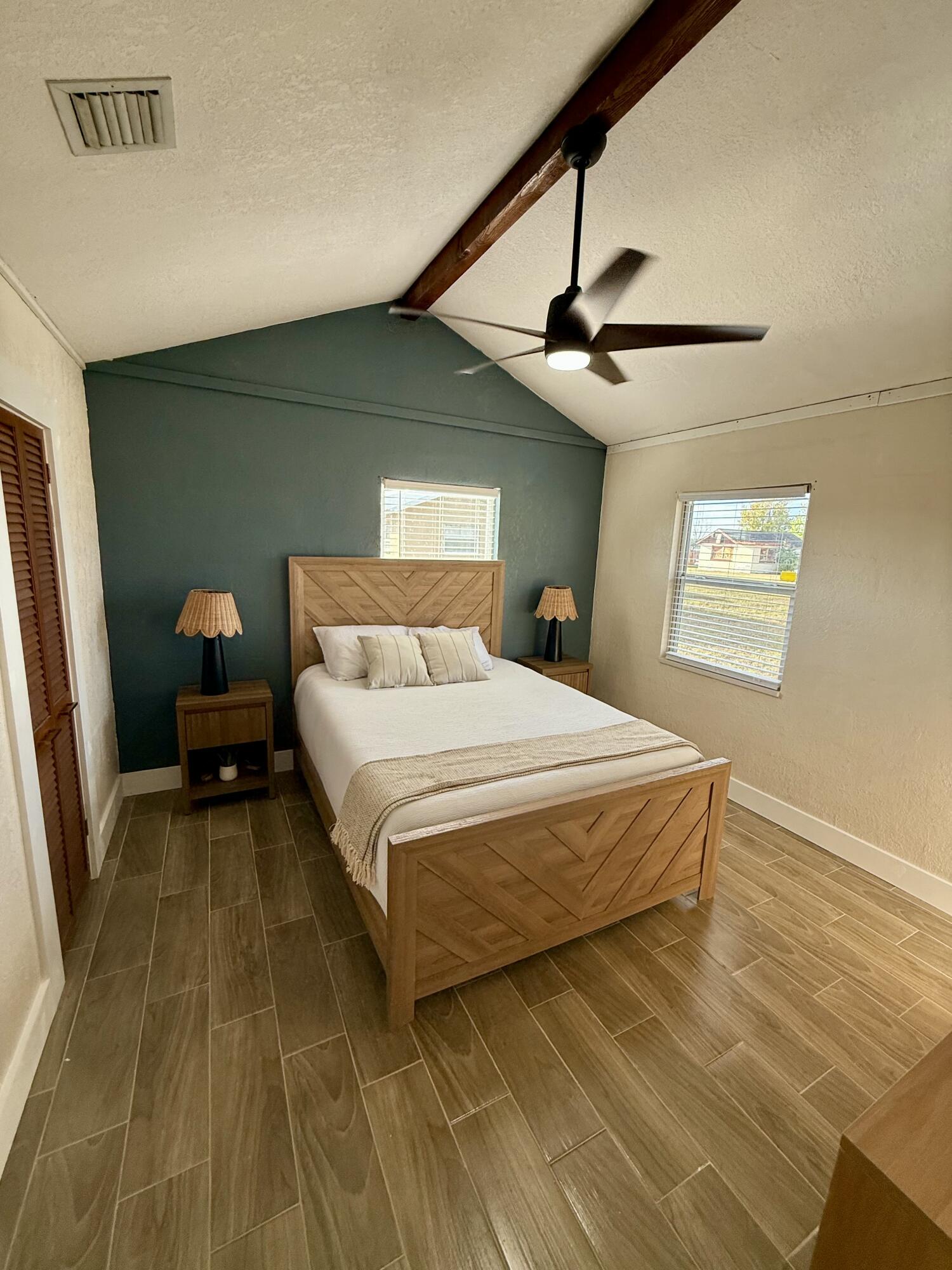 E 100 FT OF W 200 FT OF SW1/4 OF SW 1/4 OF SW 1/41 - Residential