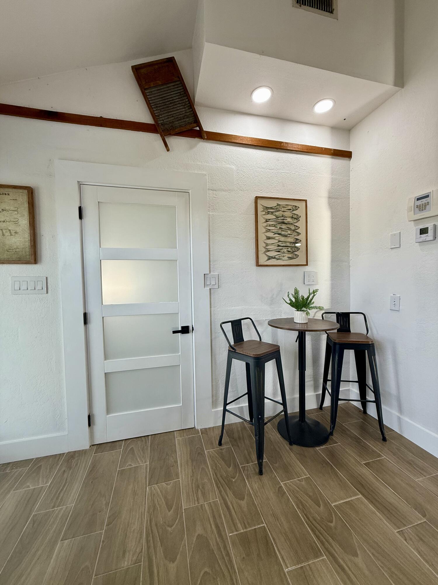 E 100 FT OF W 200 FT OF SW1/4 OF SW 1/4 OF SW 1/41 - Residential