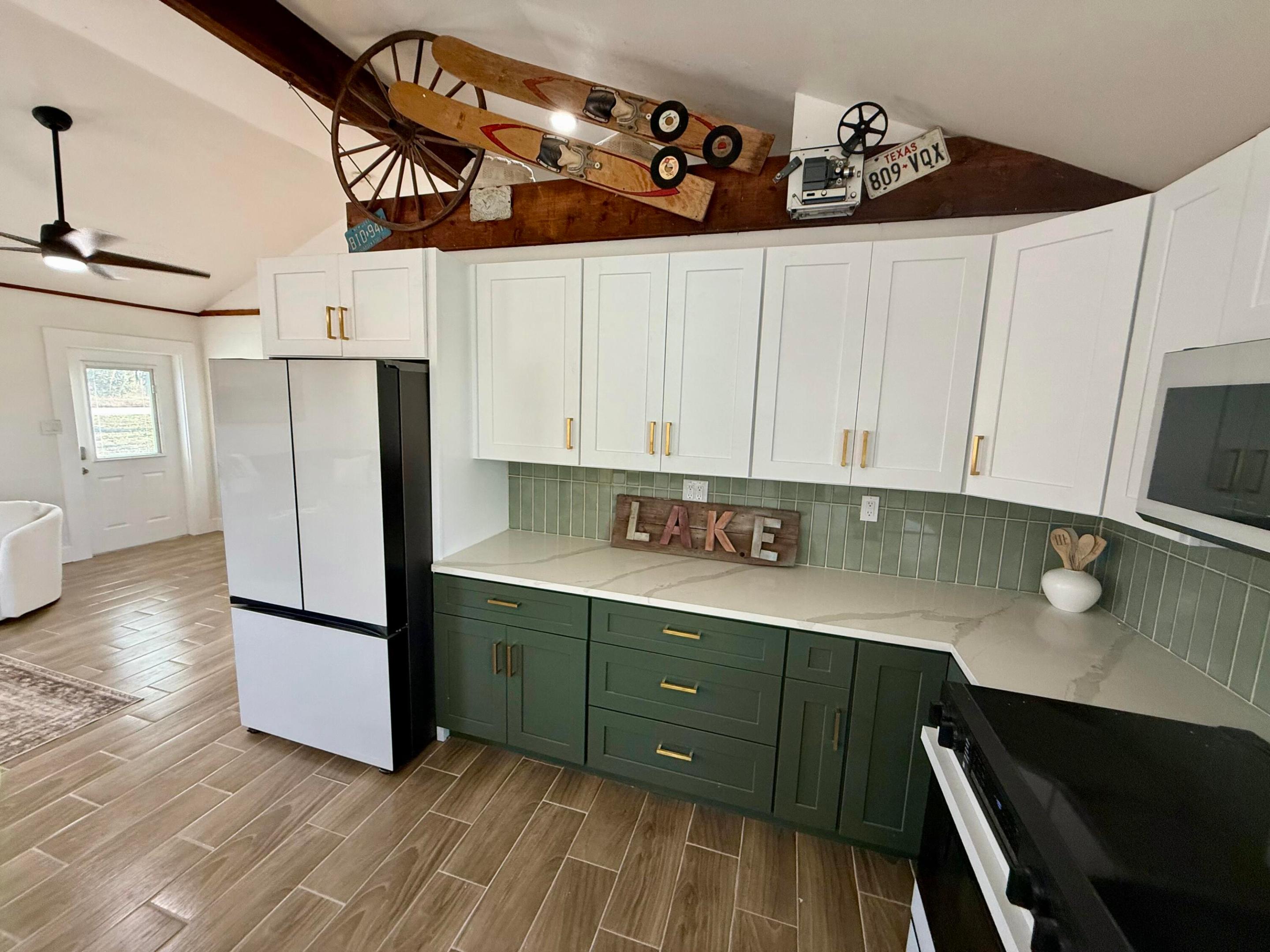 E 100 FT OF W 200 FT OF SW1/4 OF SW 1/4 OF SW 1/41 - Residential