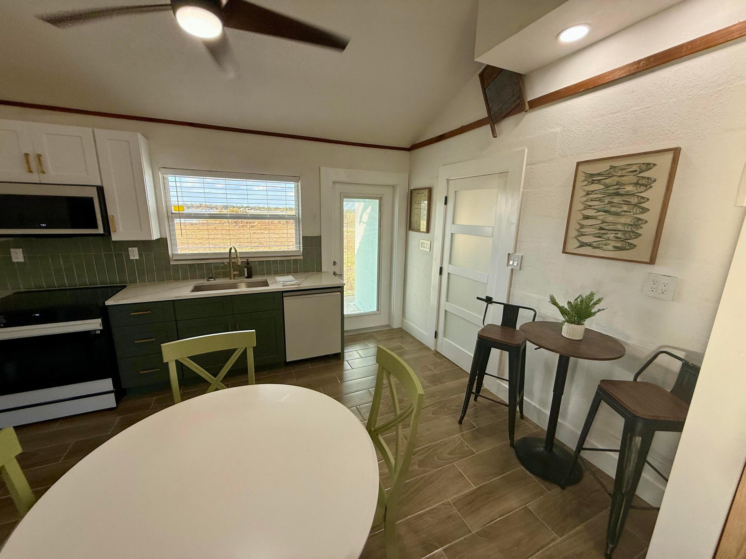 E 100 FT OF W 200 FT OF SW1/4 OF SW 1/4 OF SW 1/41 - Residential