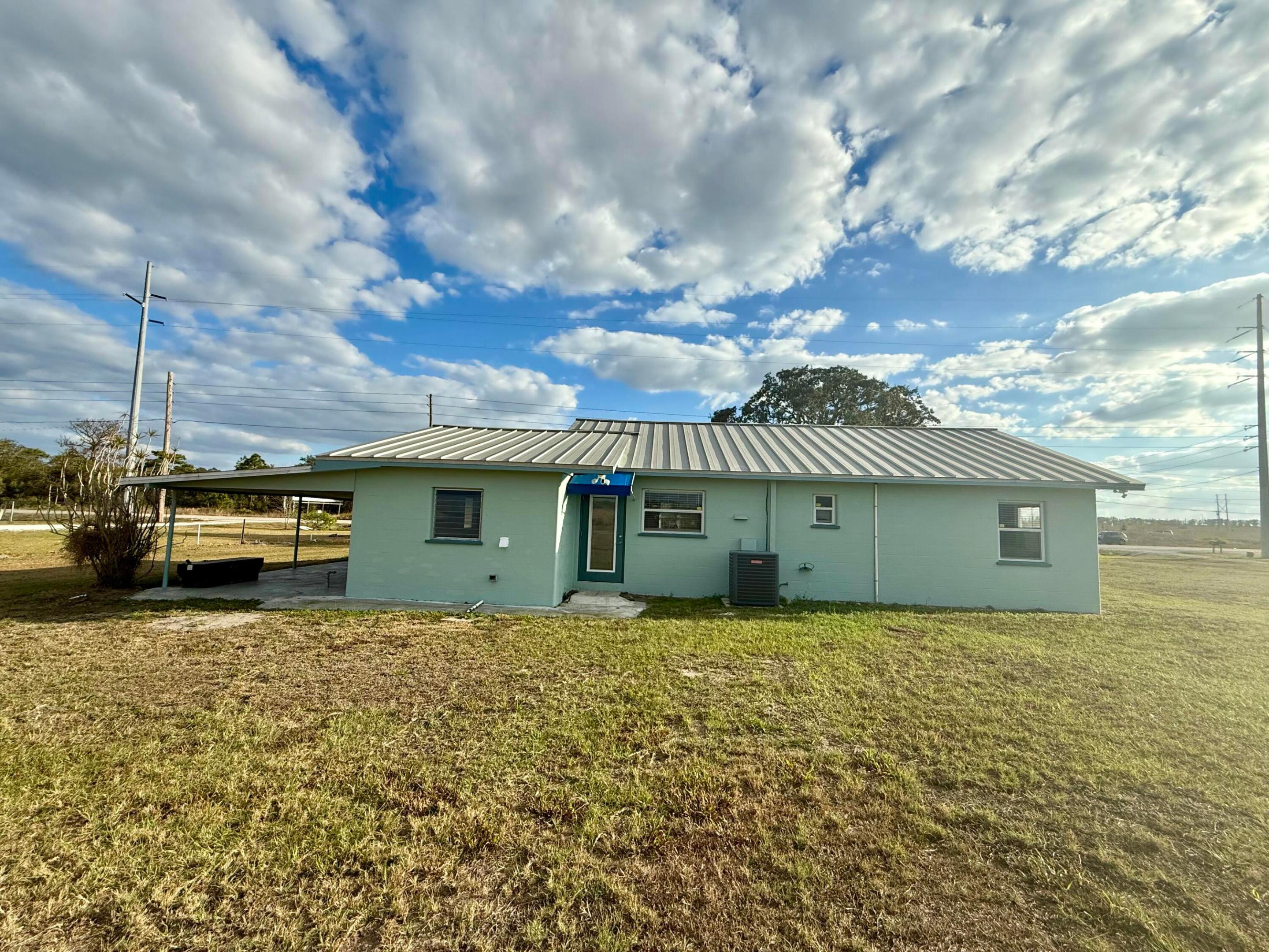 E 100 FT OF W 200 FT OF SW1/4 OF SW 1/4 OF SW 1/41 - Residential