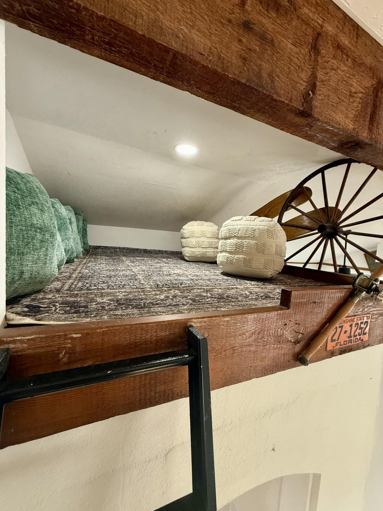 E 100 FT OF W 200 FT OF SW1/4 OF SW 1/4 OF SW 1/41 - Residential