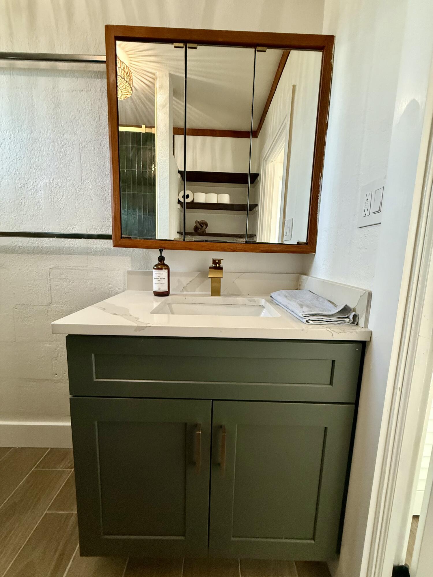 E 100 FT OF W 200 FT OF SW1/4 OF SW 1/4 OF SW 1/41 - Residential