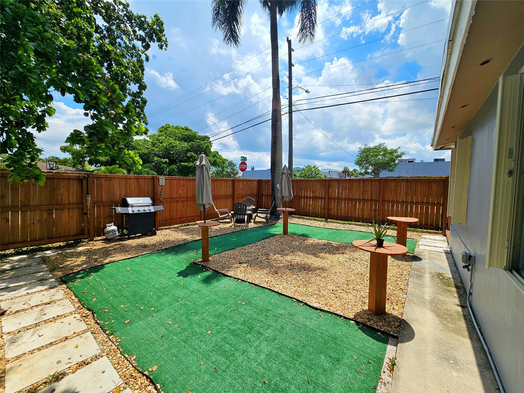 BREEZYWAY MANOR ADD - Residential