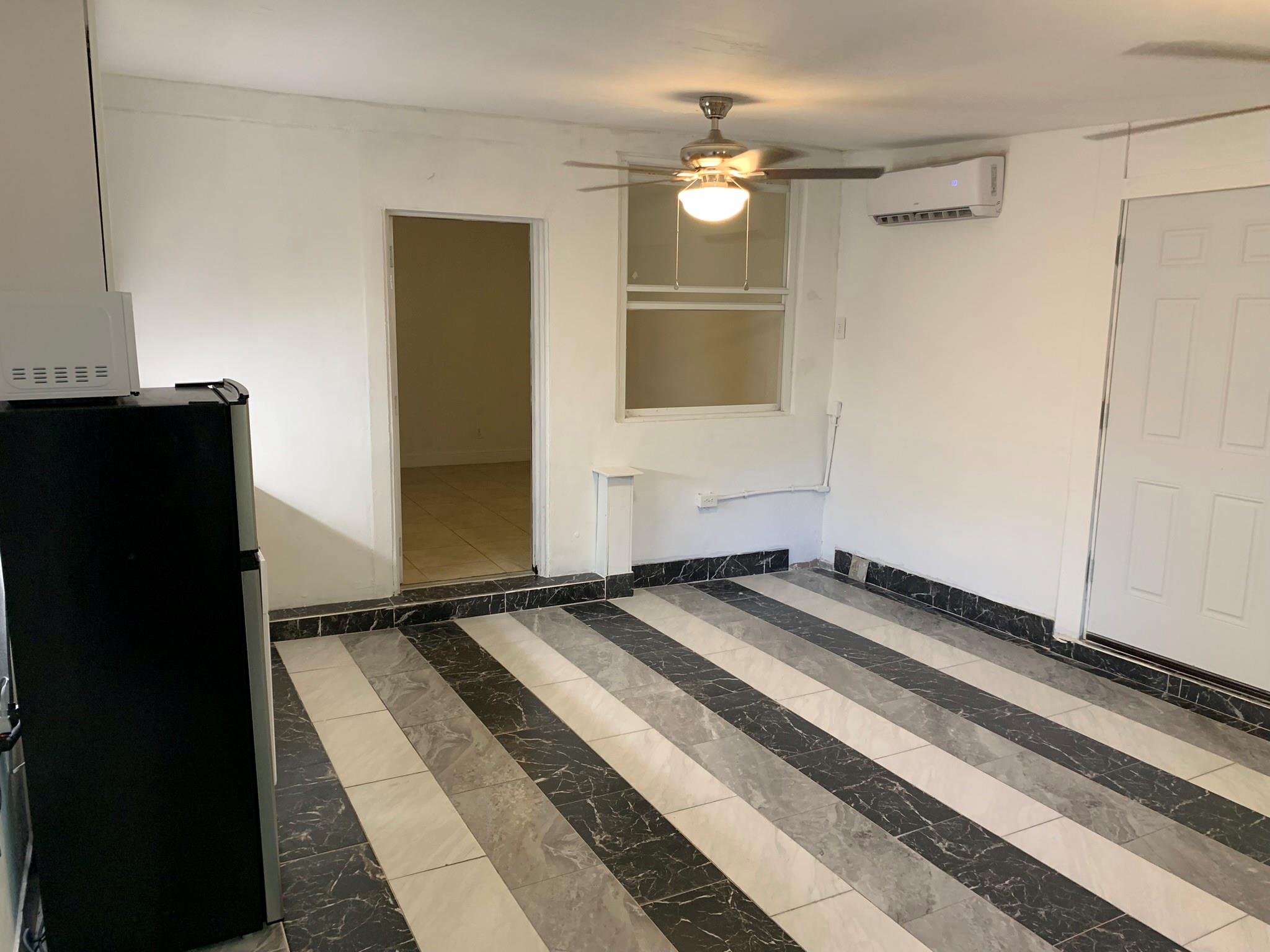 BREEZYWAY MANOR ADD - Residential