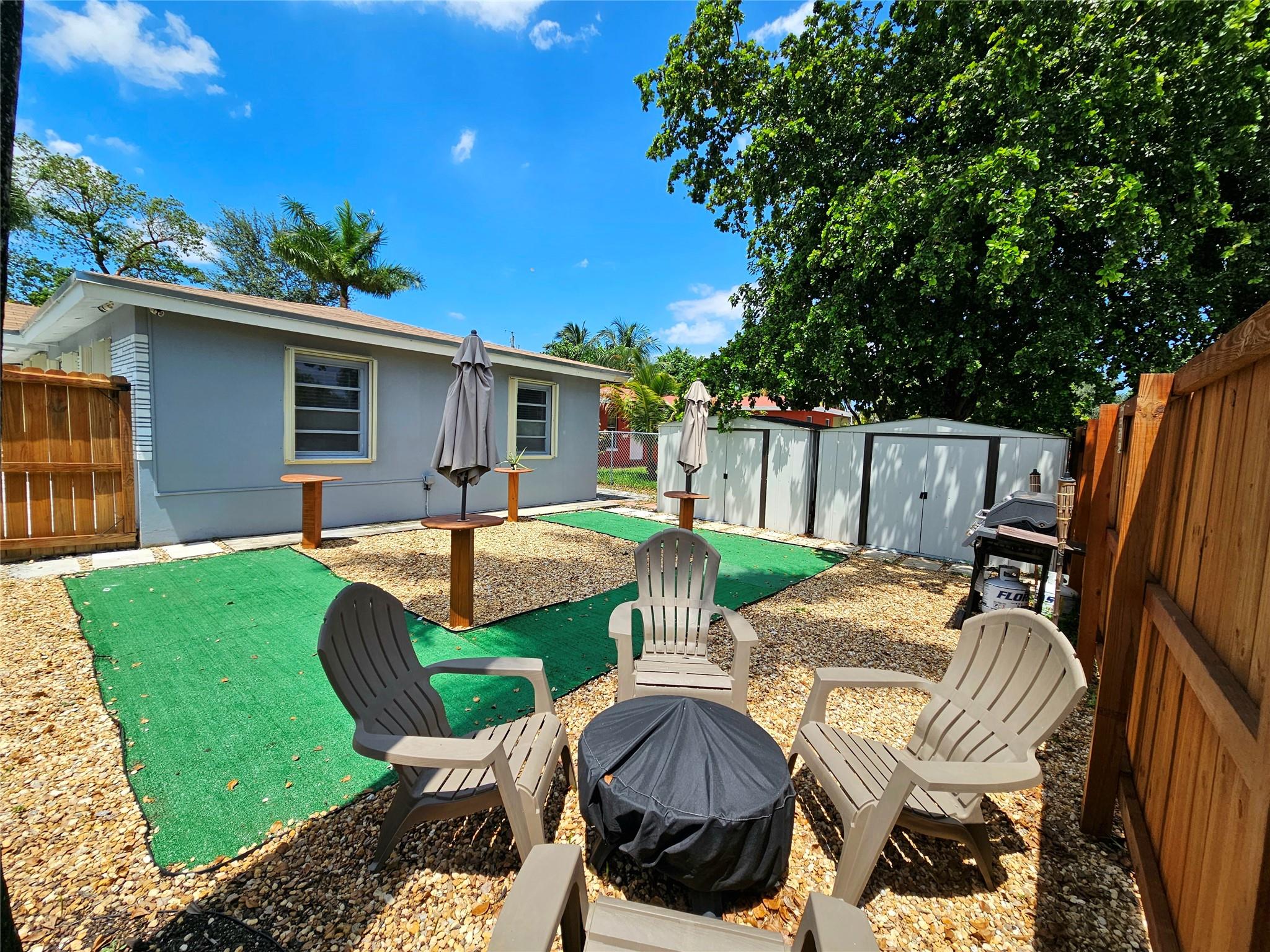 BREEZYWAY MANOR ADD - Residential