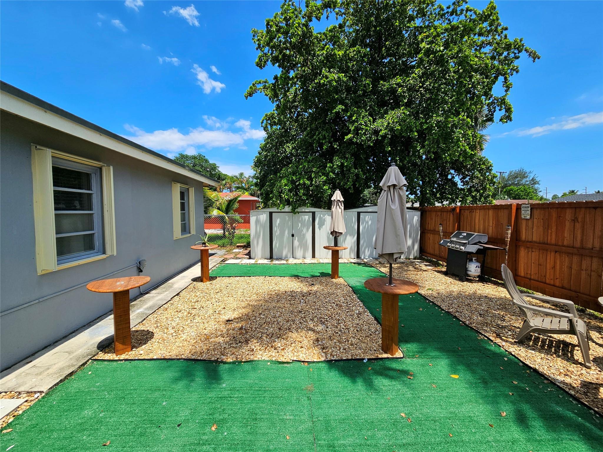 BREEZYWAY MANOR ADD - Residential