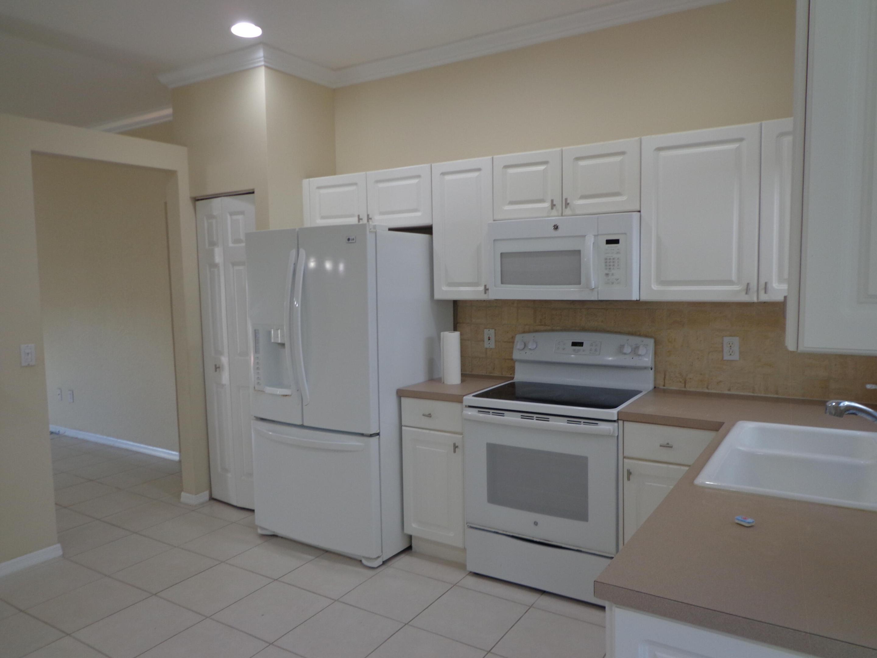 ISLES AT WELLINGTON 1 - Residential Lease