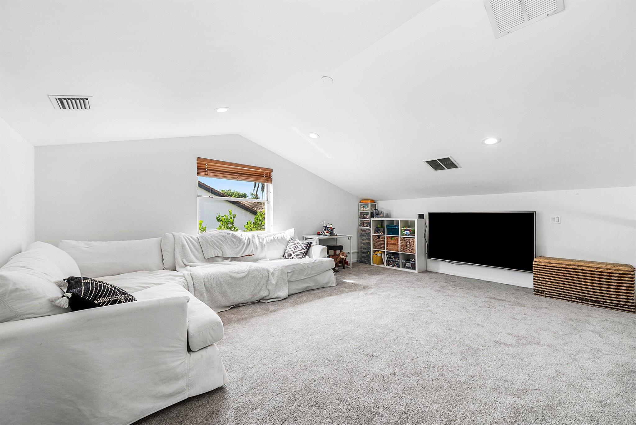 WOODFIELD HUNT CLUB II - Residential