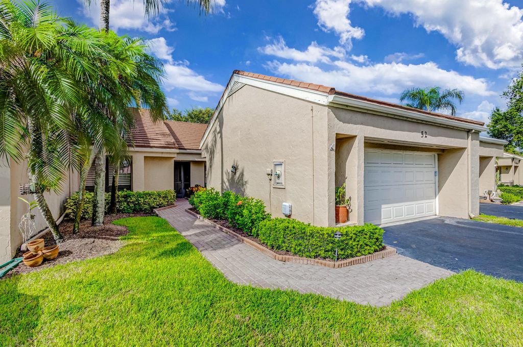 Photo of 52 Balfour Road, Palm Beach Gardens, FL 33418 (MLS # R10917197)