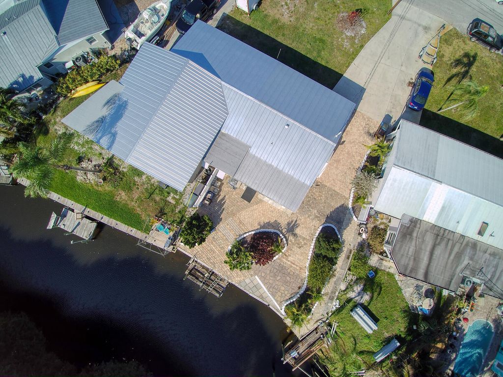 Photo of 450 SE Robalo Court, Stuart, FL 34996 (MLS # R11052303)