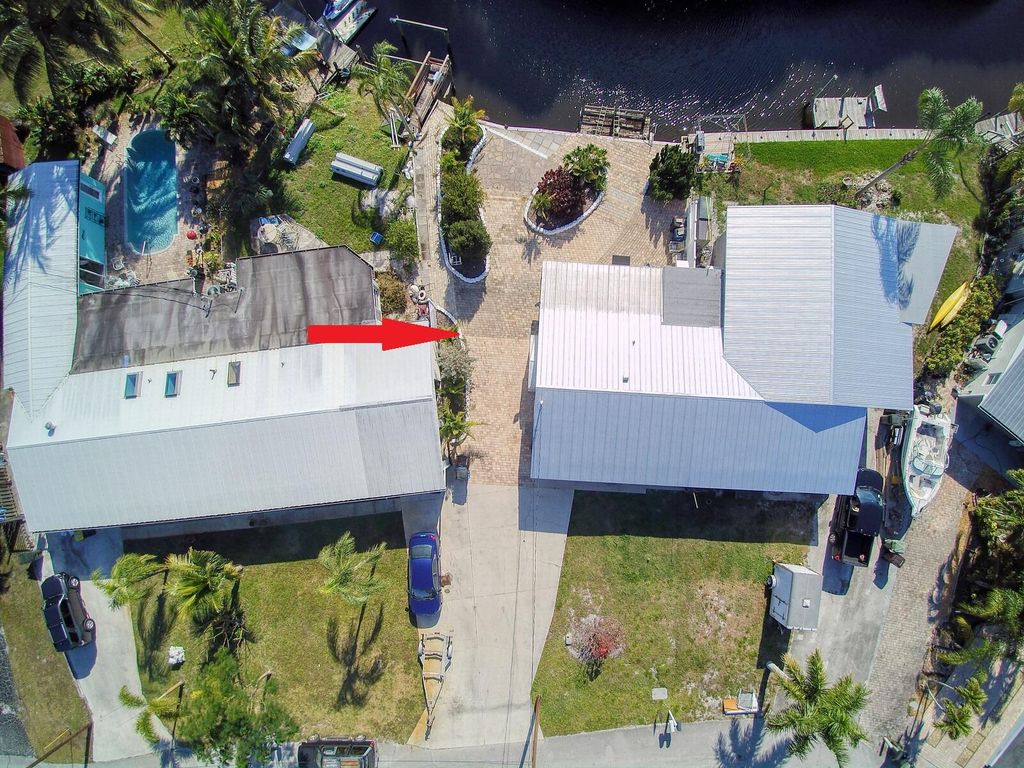 Photo of 450 SE Robalo Court, Stuart, FL 34996 (MLS # R11052303)