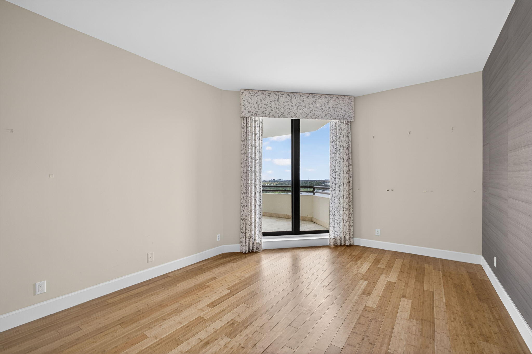 SOUTHPORTE ONE AT JONATHANS LANDING CONDO - Residential