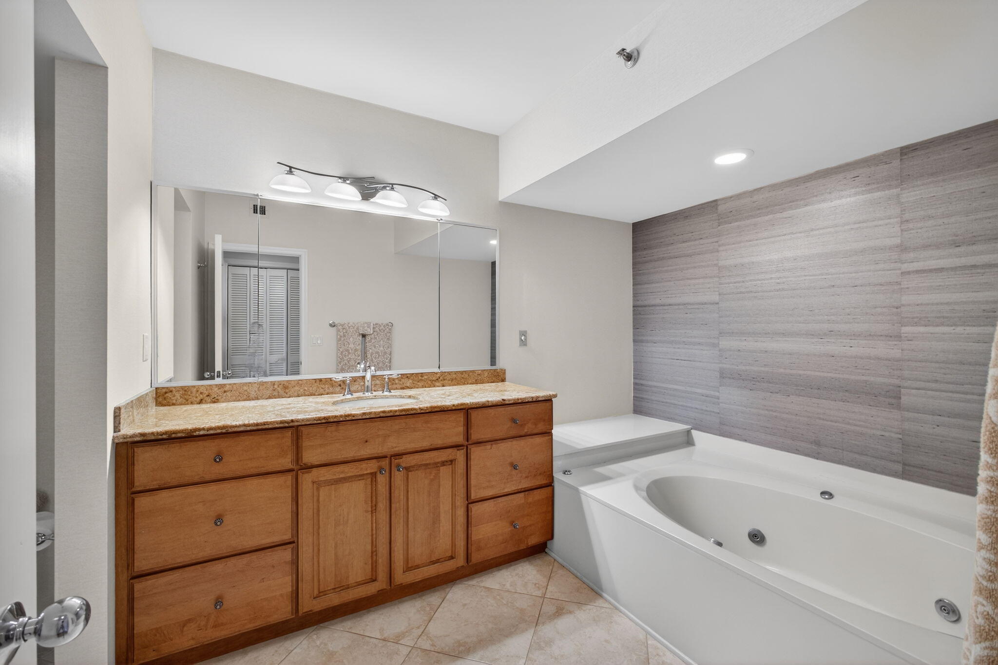 SOUTHPORTE ONE AT JONATHANS LANDING CONDO - Residential