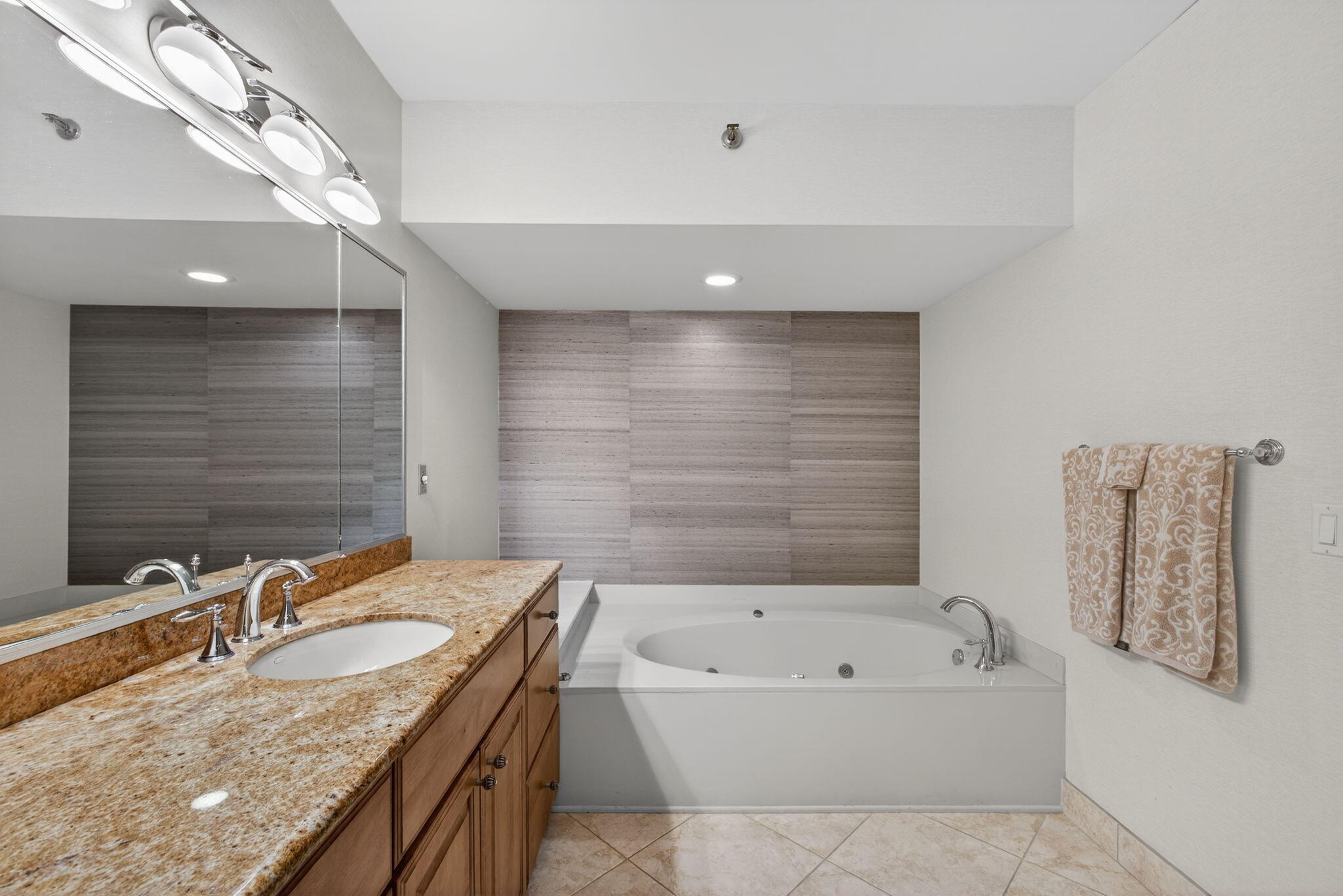 SOUTHPORTE ONE AT JONATHANS LANDING CONDO - Residential