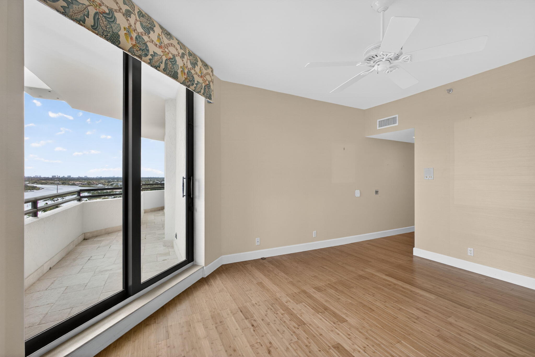 SOUTHPORTE ONE AT JONATHANS LANDING CONDO - Residential