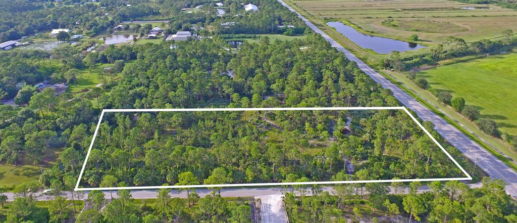 Look no further...4.5 acres on the corner of Citrus and Ranchito, with over 600 ft of frontage on Ranchito for access to your country home. The 4.5 acres to the north is also available if you are looking for closer to 10 acres - see MLS #M20013918 . This nicely wooded property has some trails through it so it is easy to walk and preview.