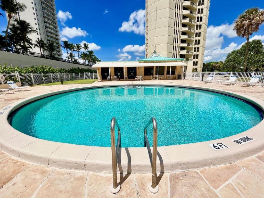 PHOENIX TOWERS CONDO - Residential Lease