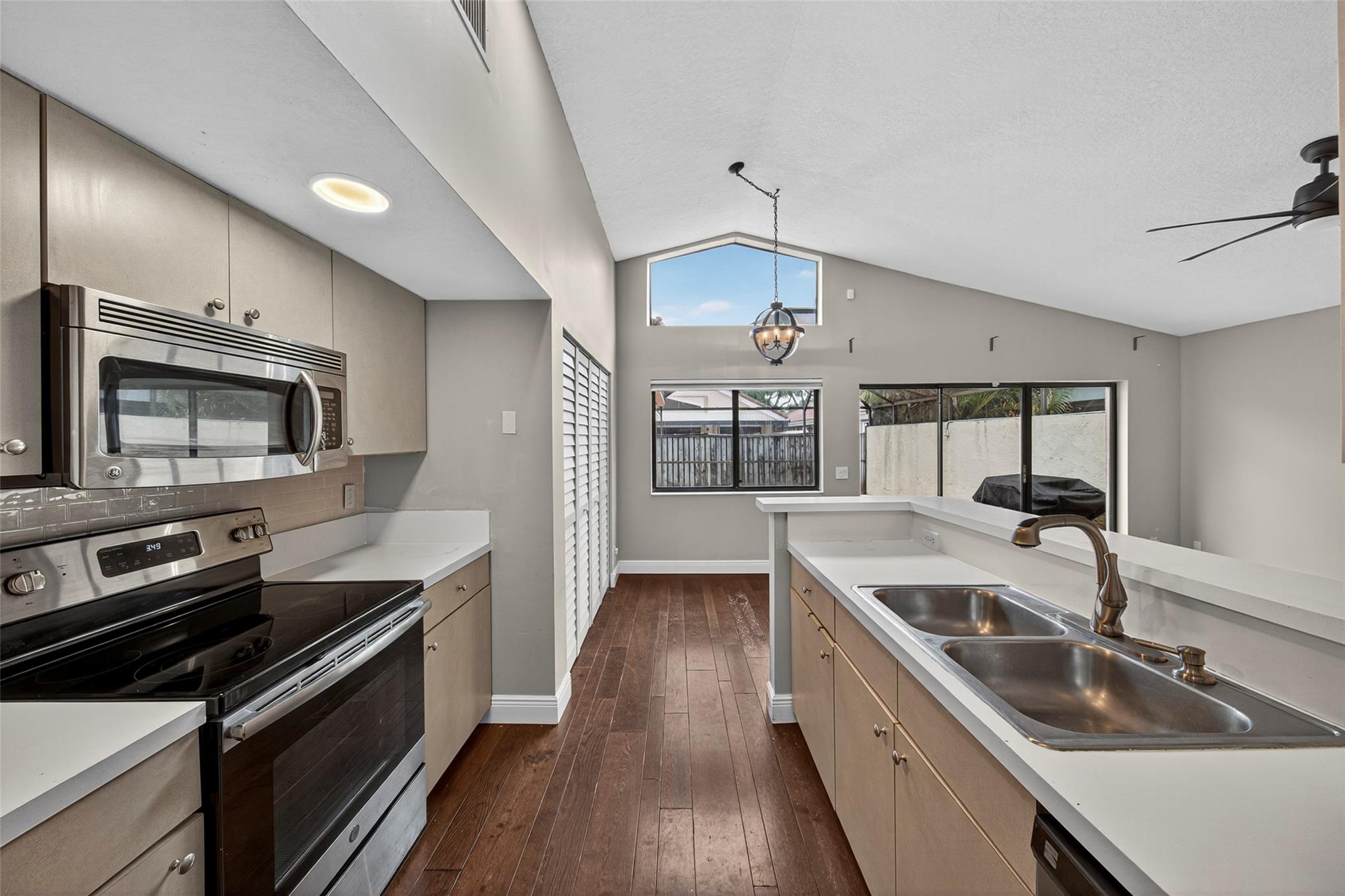 CROSSCREEK II - Residential