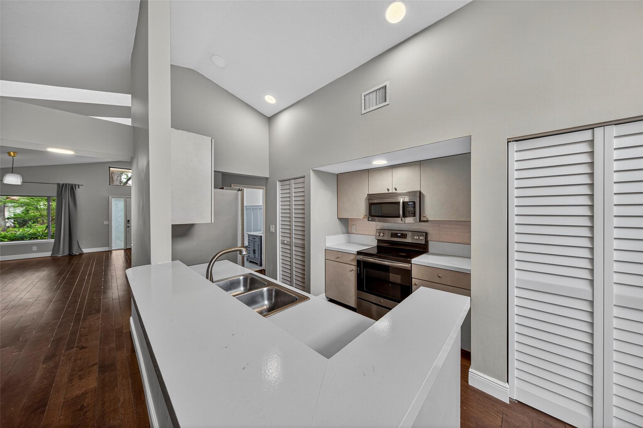 CROSSCREEK II - Residential