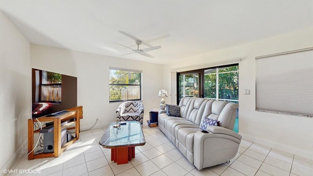 Photo of 2113 NE 11th Avenue #2113, Wilton Manors, FL 33305 (MLS # F10531676)