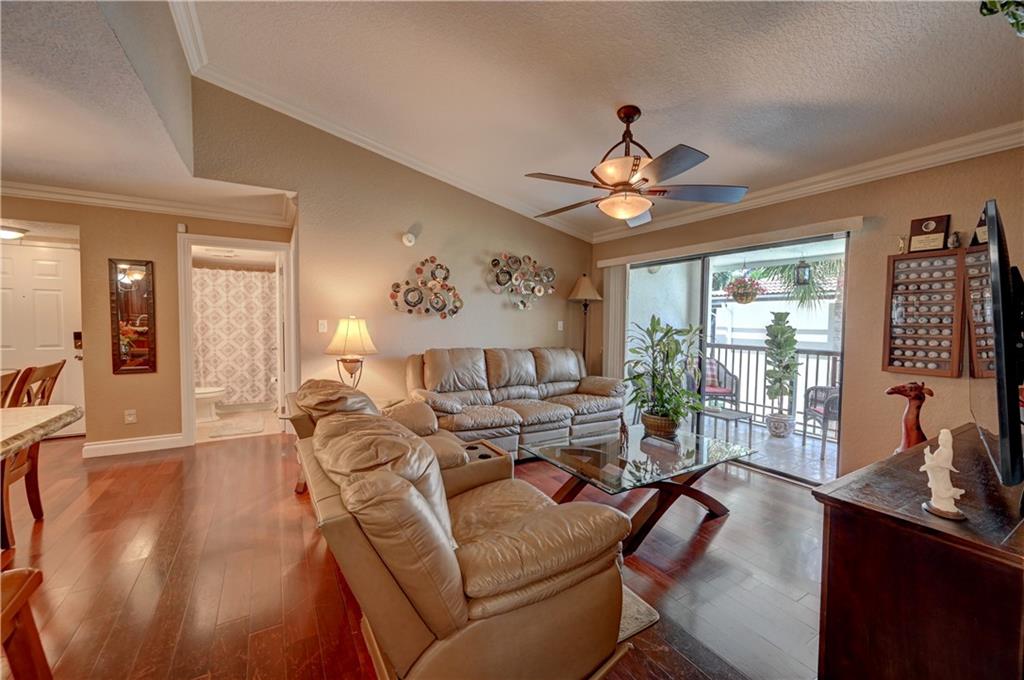 HOLLYWOOD PARC - Residential