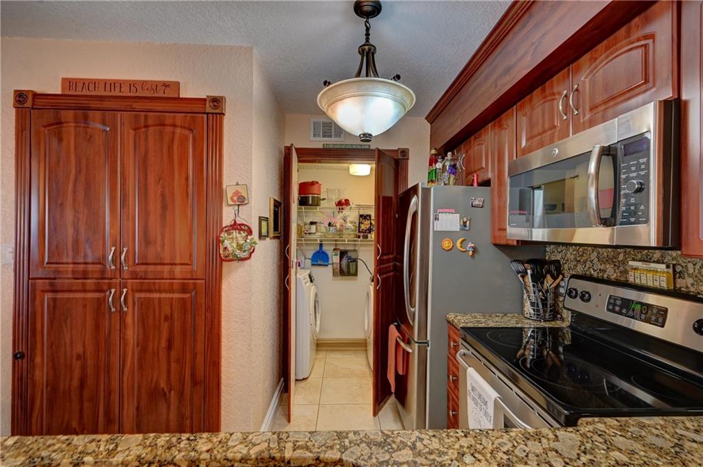 HOLLYWOOD PARC - Residential