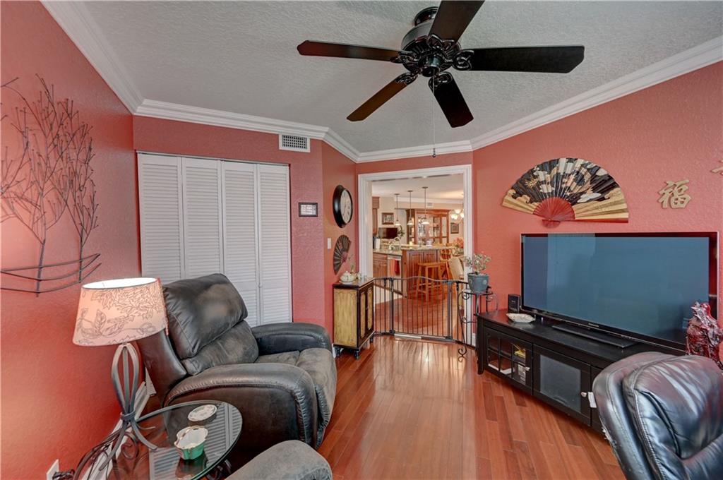 HOLLYWOOD PARC - Residential