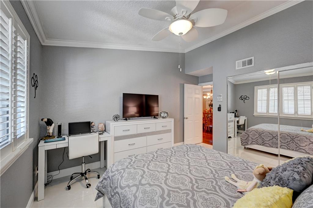 HOLLYWOOD PARC - Residential