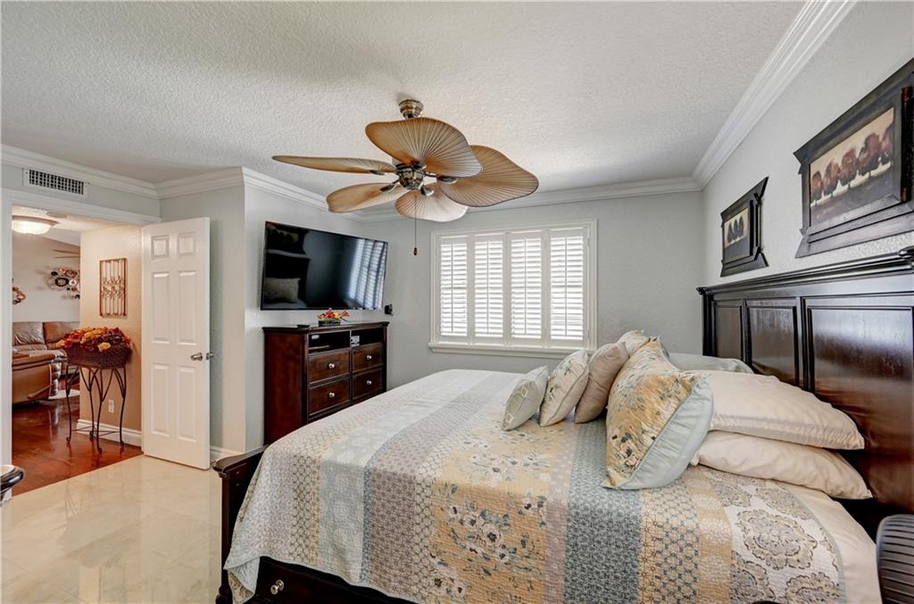 HOLLYWOOD PARC - Residential