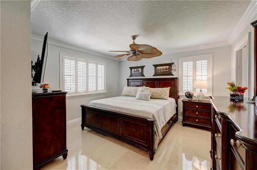 HOLLYWOOD PARC - Residential