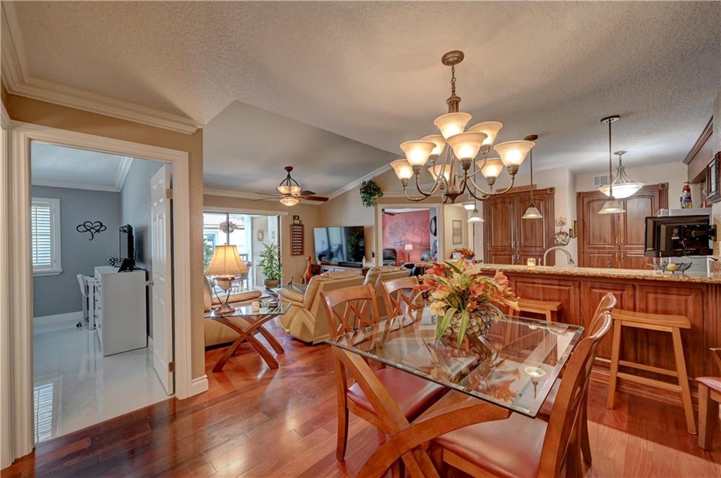 HOLLYWOOD PARC - Residential