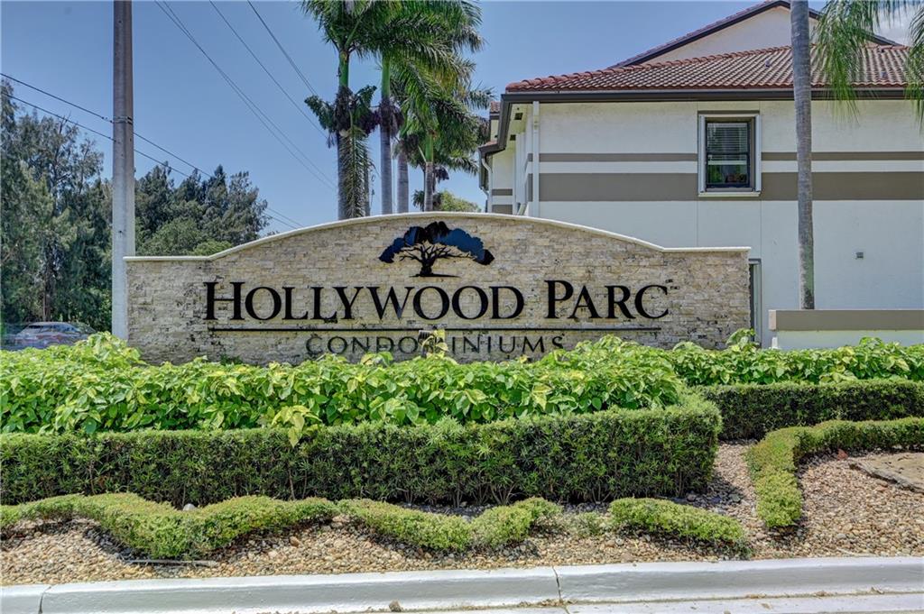 HOLLYWOOD PARC - Residential