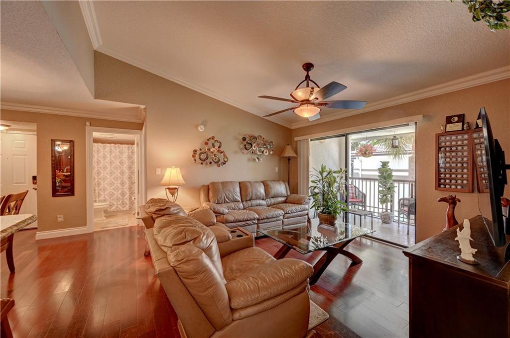 HOLLYWOOD PARC - Residential