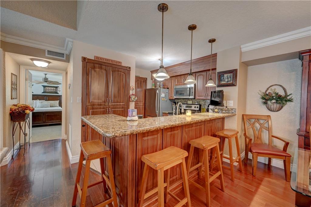 HOLLYWOOD PARC - Residential